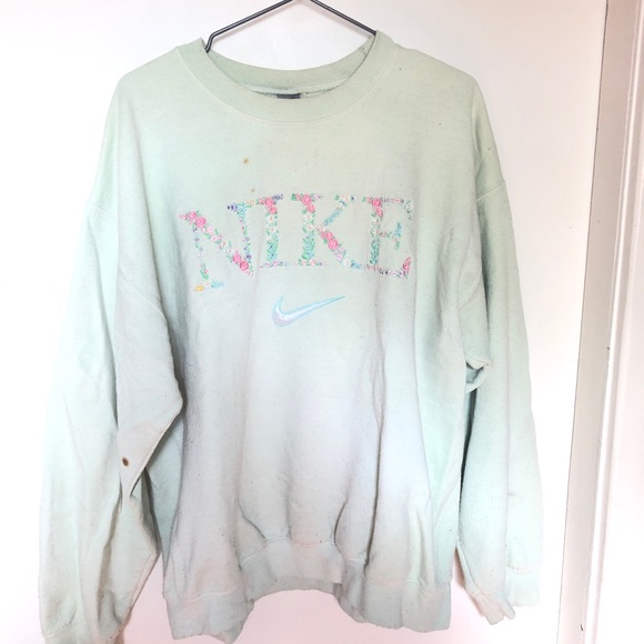 CUSTOM Nike Crewneck - Picture 2 of 5